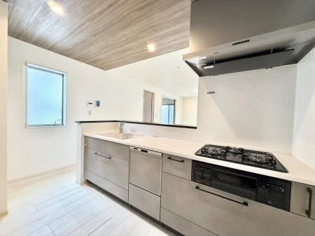 �L�b�`���@�������Ƒ����J��[�߂�A������̂���L�b�`��