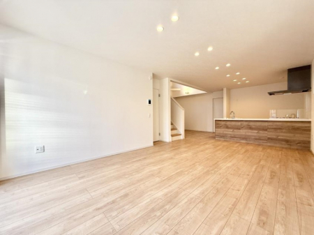 ���r���O�@���������R�Ɖ�b�����܂��A�S�n�悢�ЂƂƂ�