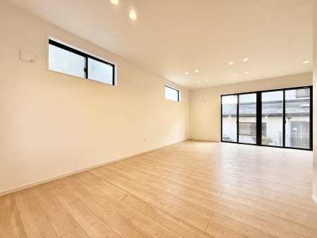 ���r���O�@���������S�n�̂����A���z�̃��r���O