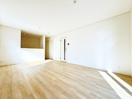 ���r���O�@���������S�n�̂����A���z�̃��r���O