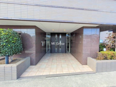 �G���g�����X�@�O�ρ��Ǘ��̍s���͂����G���g�����X�ň��S���ĕ�点����ł�