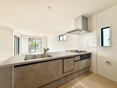 �L�b�`���@�������Ƒ��ƂȂ���A�R�~���j�P�[�V�����̏�