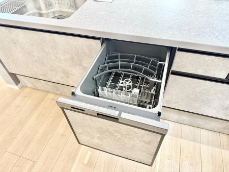 ���̑����ρ@�ݔ�����ԂȂ����I�H����s�J�s�J�Ɏd�グ�Ă���܂�