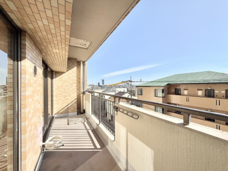 �o���R�j�[�@������ �G�߂̈ڂ낢����������J���I�ȋ�Ԃł�