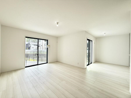 ���r���O�@���������S�n�̂����A���z�̃��r���O