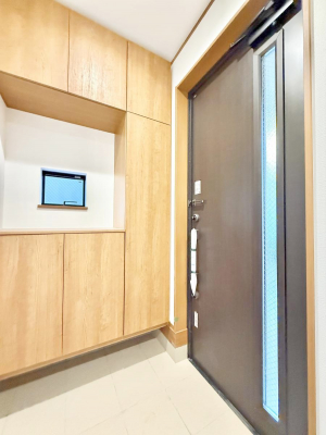 ���ց@����