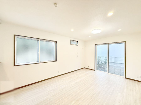 ���r���O�@���������S�n�̂����A���z�̃��r���O