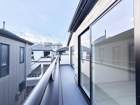 �o���R�j�[�@������ �G�߂̈ڂ낢����������J���I�ȋ�Ԃł�