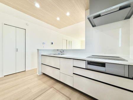 �L�b�`���@�������Ƒ����J��[�߂�A������̂���L�b�`��