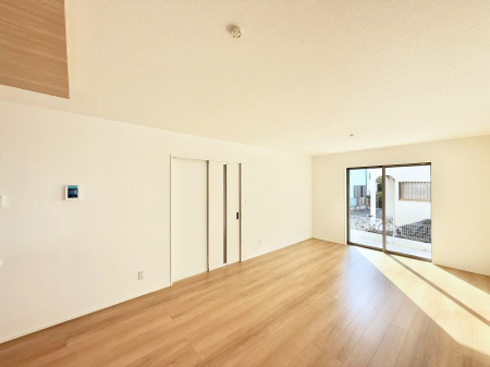 ���̑����ρ@�������L�X18���̃��r���O�ł�����肭�낰�܂�