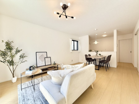 ���r���O�@���������S�n�̂����A���z�̃��r���O