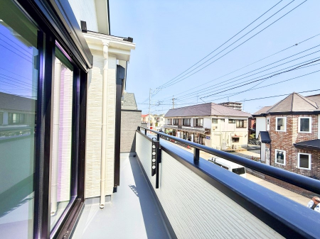 �o���R�j�[�@������ �G�߂̈ڂ낢����������J���I�ȋ�Ԃł�