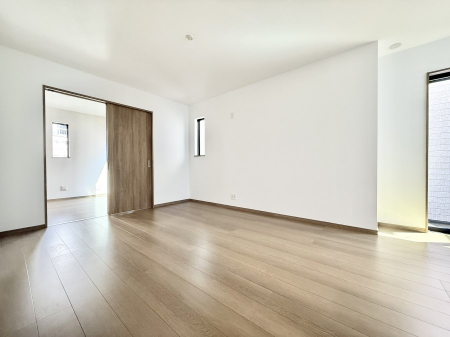 ���r���O�@���������S�n�̂����A���z�̃��r���O