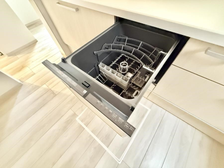 ���̑����ρ@�ݔ�����ԂȂ����I�H����s�J�s�J�Ɏd�グ�Ă���܂�