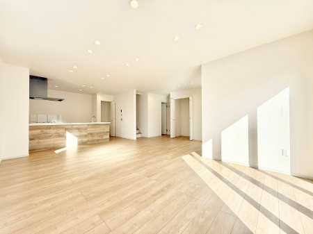 ���r���O�@���������났�ƏΊ炪�W�܂�A�S���܂郊�r���O