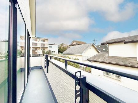 �o���R�j�[�@������ �G�߂̈ڂ낢����������J���I�ȋ�Ԃł�