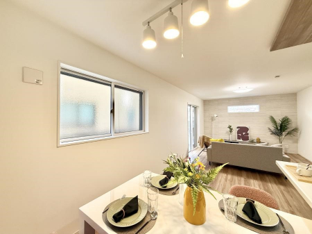 ���r���O�@���������R�Ɖ�b�����܂��A�S�n�悢�ЂƂƂ�