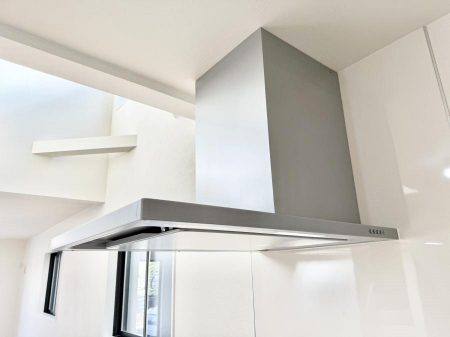 ���̑����ρ@�ݔ����������̏��C����������C��ɗU������A�����I�ɔr�����ł��܂��B