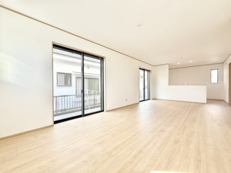 ���r���O�@���������S�n�̂����A���z�̃��r���O