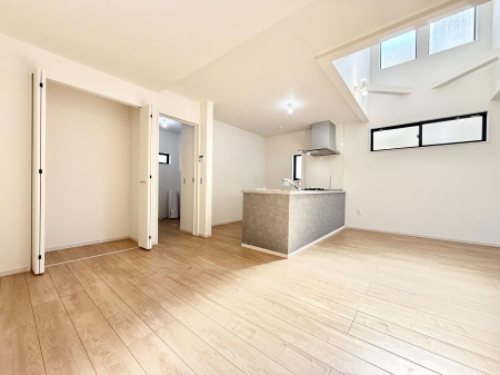 ���r���O�@�������Ƒ������R�ƏW�܂�A�y�������Ԃ��߂����郊�r���O