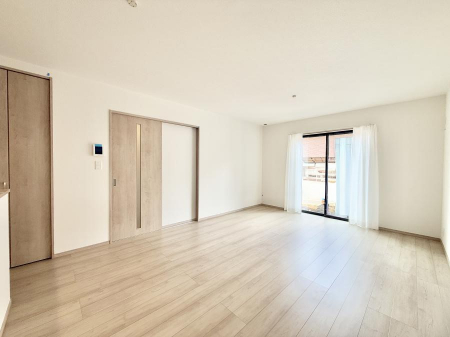 ���r���O�@���������S�n�̂����A���z�̃��r���O