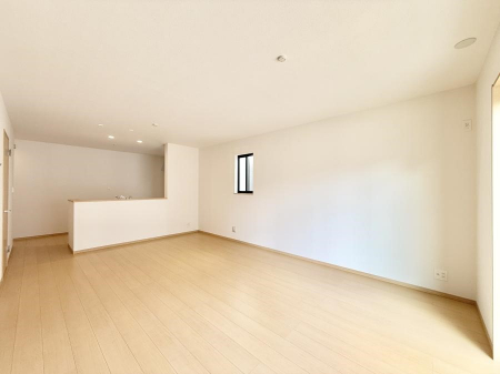 ���r���O�@���������S�n�̂����A���z�̃��r���O