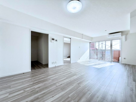 ���r���O�@���������S�n�̂����A���z�̃��r���O