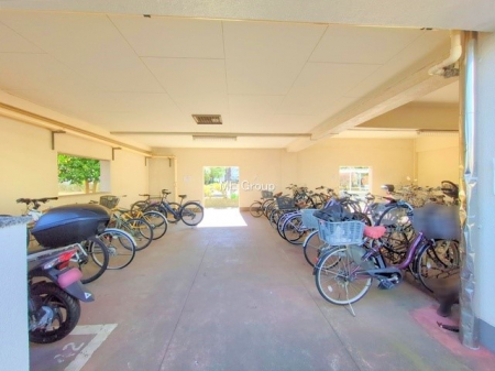 ���̑��@�O�ρ����]�Ԃ��g�����Ƒ��ɂ����S�̒��փX�y�[�X��~�n���ɂ��p��