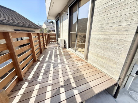 ���̑��@�O�ρ��V�C�̗ǂ����̓E�b�h�f�b�L�ł̂�т�����ڂ���  