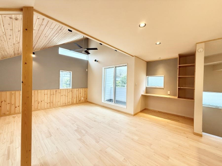 ���r���O�@���������S�n�̂����A���z�̃��r���O