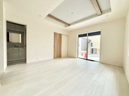 ���r���O�@���������S�n�̂����A���z�̃��r���O