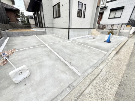 �@�O�ρ�����ɂ��钓�ԃX�y�[�X�Ȃ̂ň��S�ł���