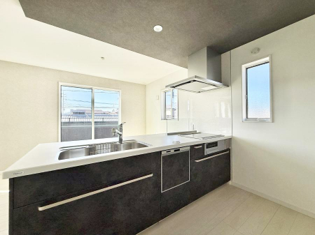 �L�b�`���@�������Ƒ����J��[�߂�A������̂���L�b�`��