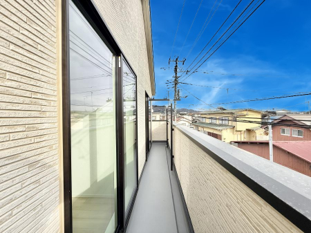 �o���R�j�[�@������ �G�߂̈ڂ낢����������J���I�ȋ�Ԃł�