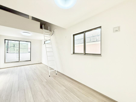 ���r���O�@�����������������Ɠ��ʂɂ���A�e���̋��