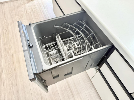 ���̑����ρ@�ݔ�����ԂȂ����I�H����s�J�s�J�Ɏd�グ�Ă���܂�