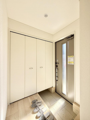 ���ց@����