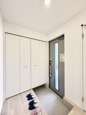 ���ց@����