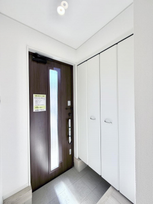 ���ց@����