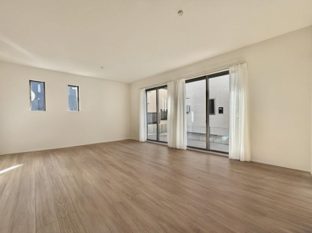 ���r���O�@���������났�ƏΊ炪�W�܂�A�S���܂郊�r���O