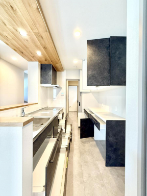 �L�b�`���@�������Ƒ����J��[�߂�A������̂���L�b�`��