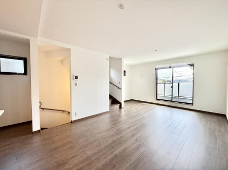 ���r���O�@���������S�n�̂����A���z�̃��r���O