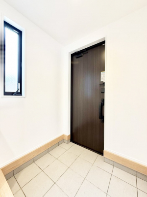 ���ց@����