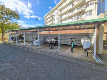 ���̑��@�O�ρ����]�Ԃ��g�����Ƒ��ɂ����S�̒��փX�y�[�X��~�n���ɂ��p��