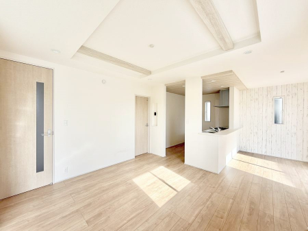 ���r���O�@���������S�n�̂����A���z�̃��r���O