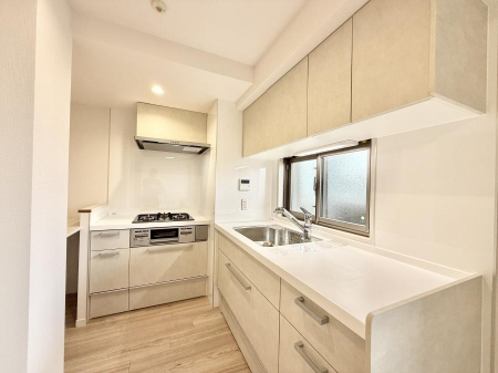 �L�b�`���@�������Ƒ��ƂȂ���A�R�~���j�P�[�V�����̏�