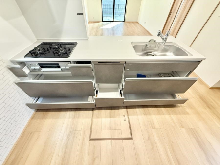 �L�b�`���@�������Ƒ����J��[�߂�A������̂���L�b�`��