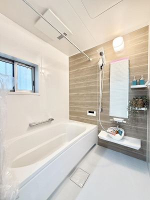 �����@�����������������F�����̕ǖʁA������芰����o�X���[��