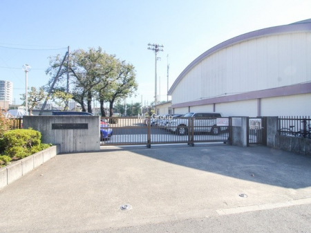 ���ӊ��@���w�Z 300m ���͌��s���J�����w�Z