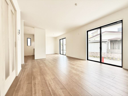 ���r���O�@���������S�n�̂����A���z�̃��r���O